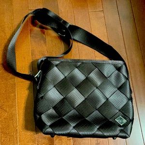 Seatbelt bag Maggie bags purse